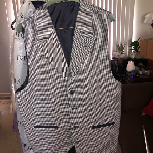 3 piece suit. - Picture 2 of 4
